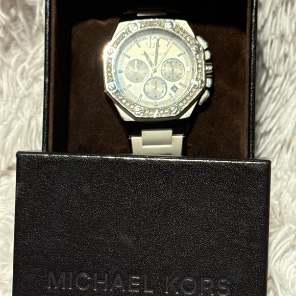 Unique Michael Kors watch - Picture 13 of 15